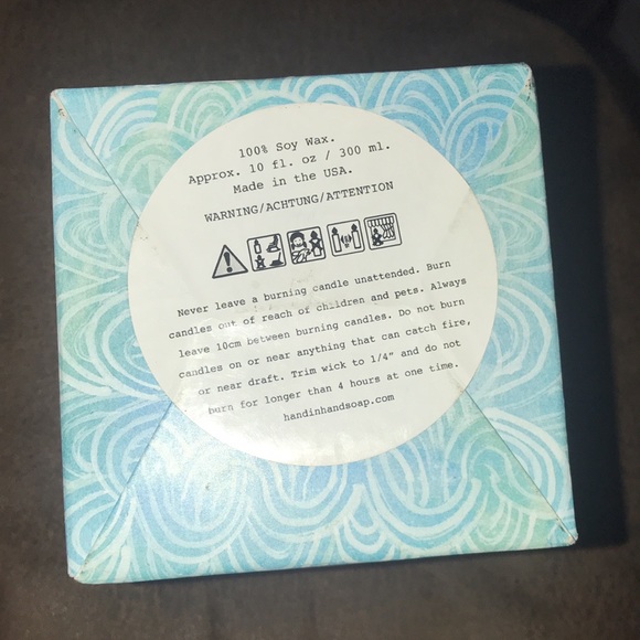 NWT hand in hand clean water collection coral soy wax candle by Anthropologie - Picture 8 of 9